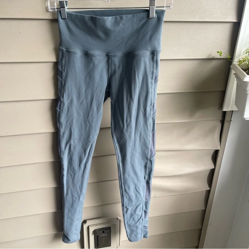 Alo Yoga Women’s Leggings Size Small Mesh Blue Inseam 28” Logo‎ Athletic Workout